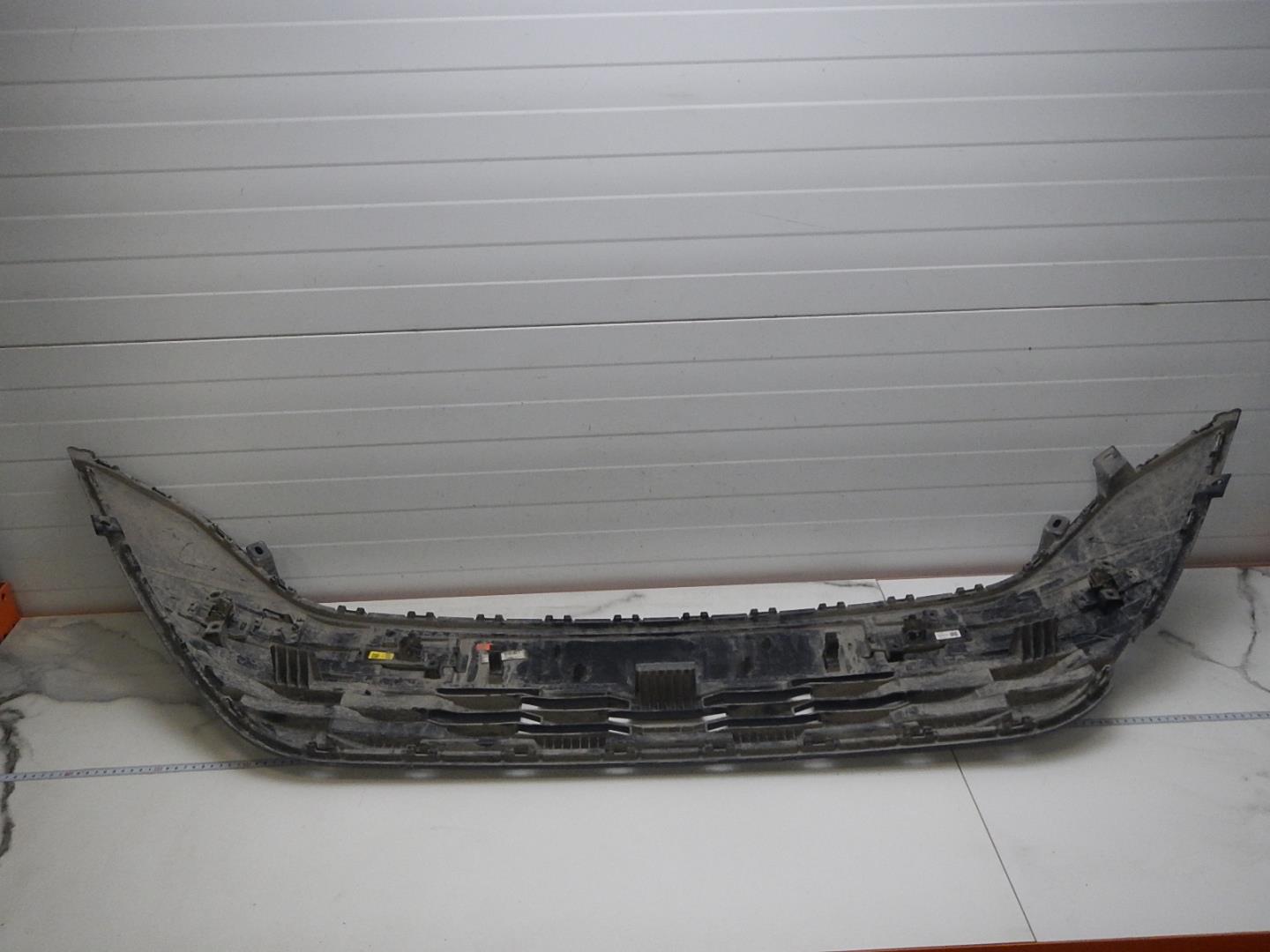 Решетка в бампер центральная