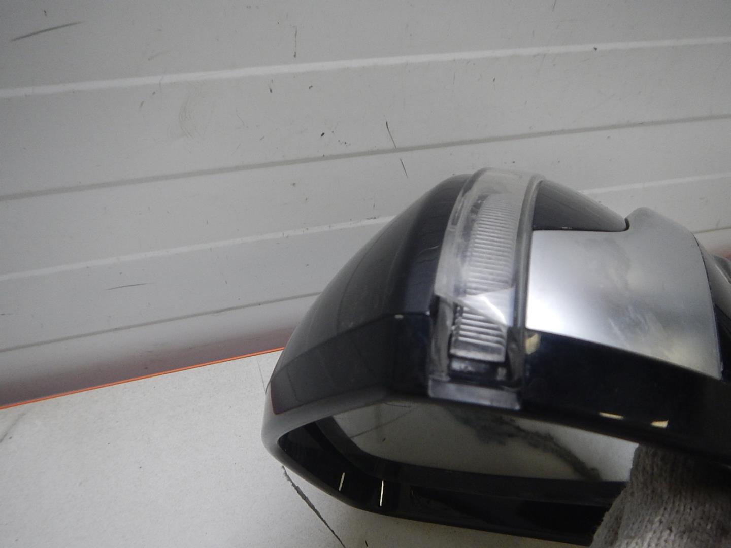 Зеркало правое электрическое