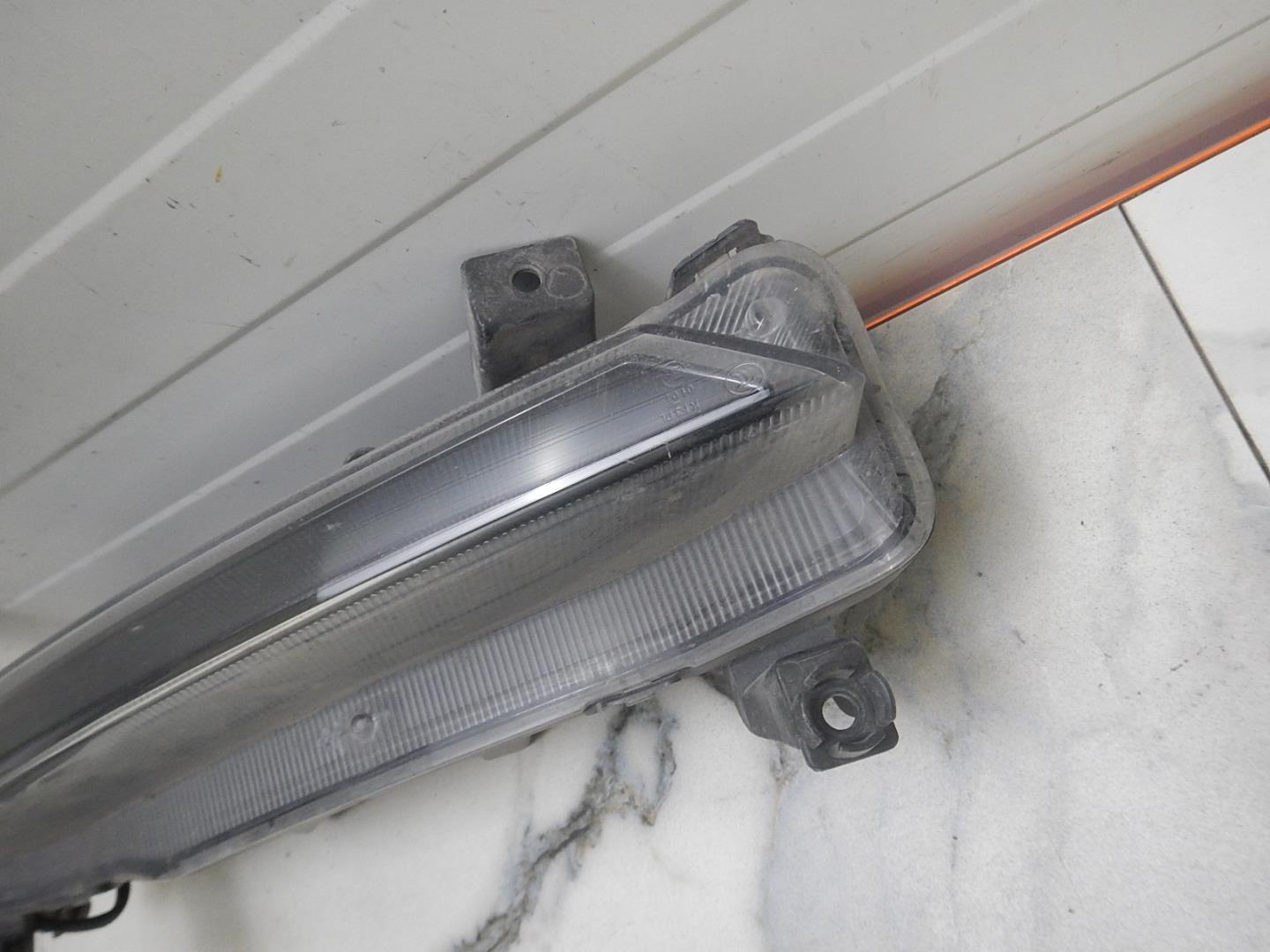 Фара противотуманная левая