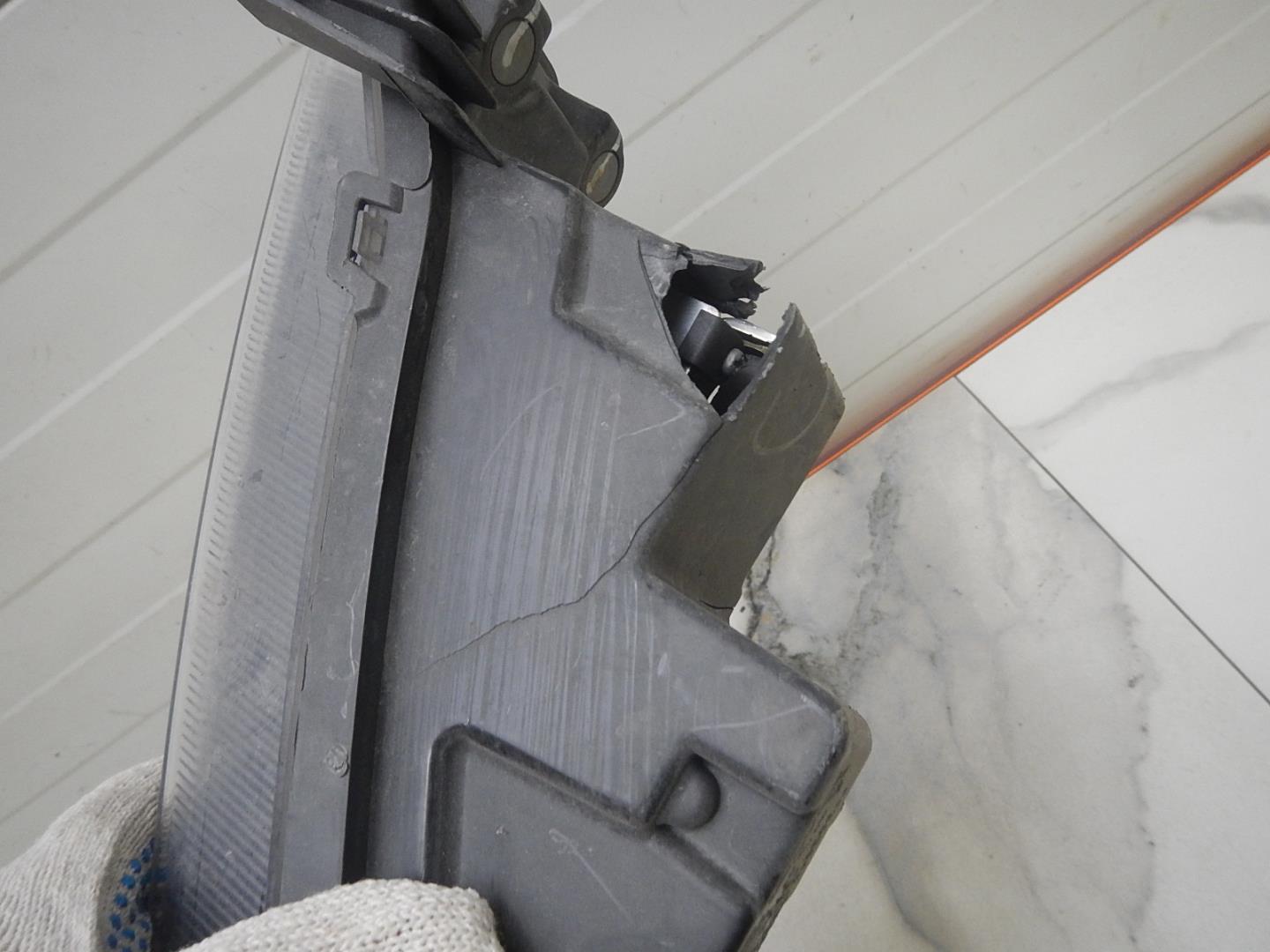 Фара противотуманная левая