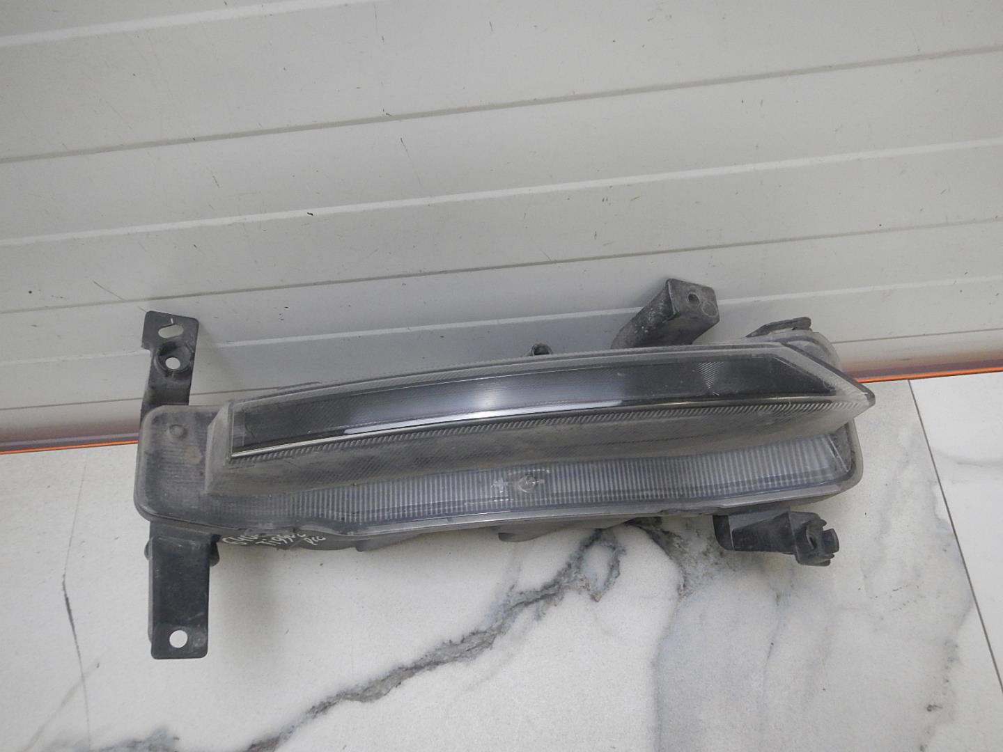 Фара противотуманная левая