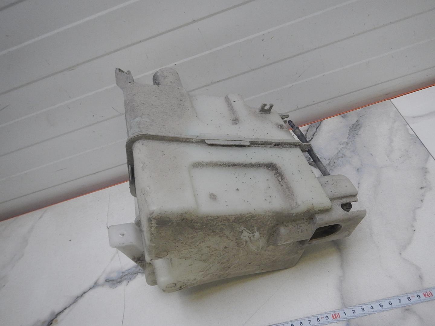 Бачок омывателя лобового стекла