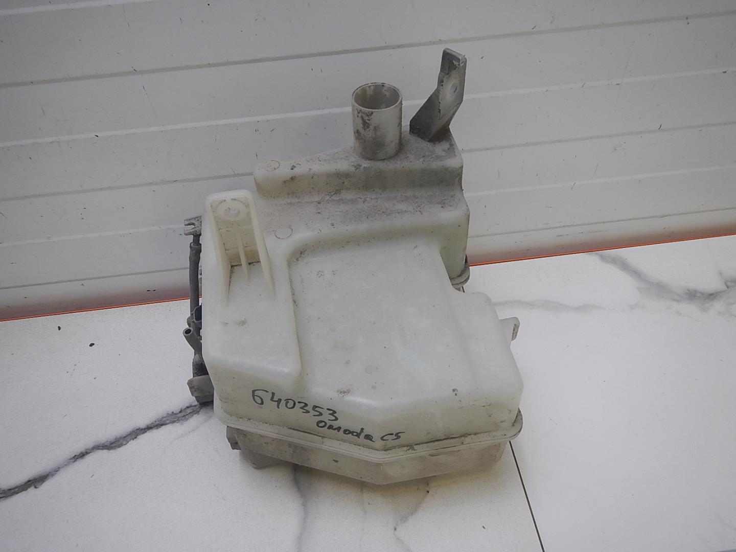 Бачок омывателя лобового стекла