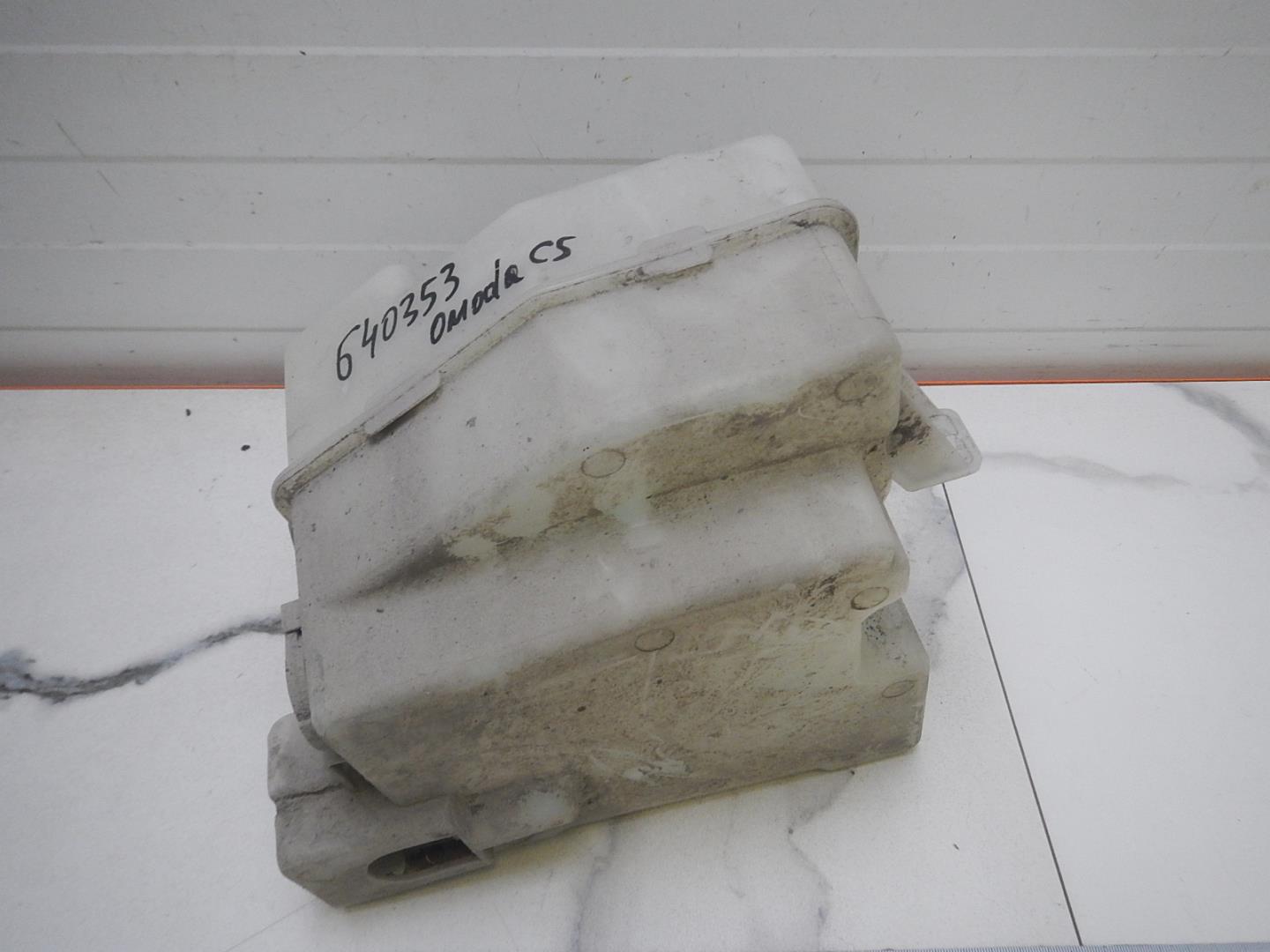 Бачок омывателя лобового стекла