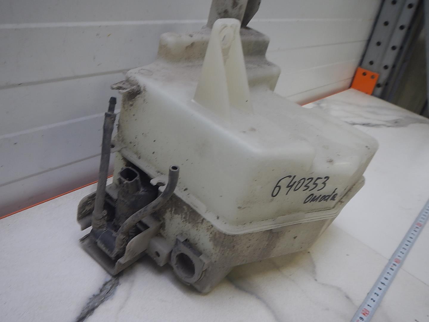 Бачок омывателя лобового стекла