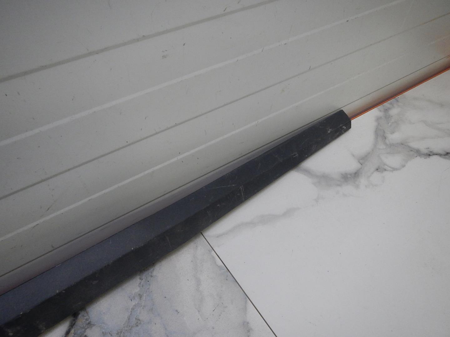 Молдинг передней правой двери