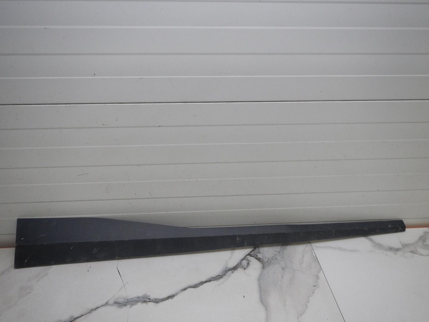 Молдинг передней правой двери