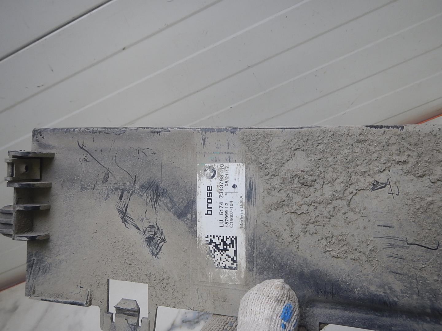 Воздуховод радиатора левый