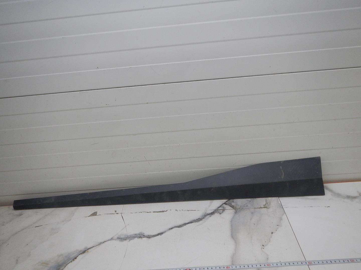 Молдинг передней левой двери