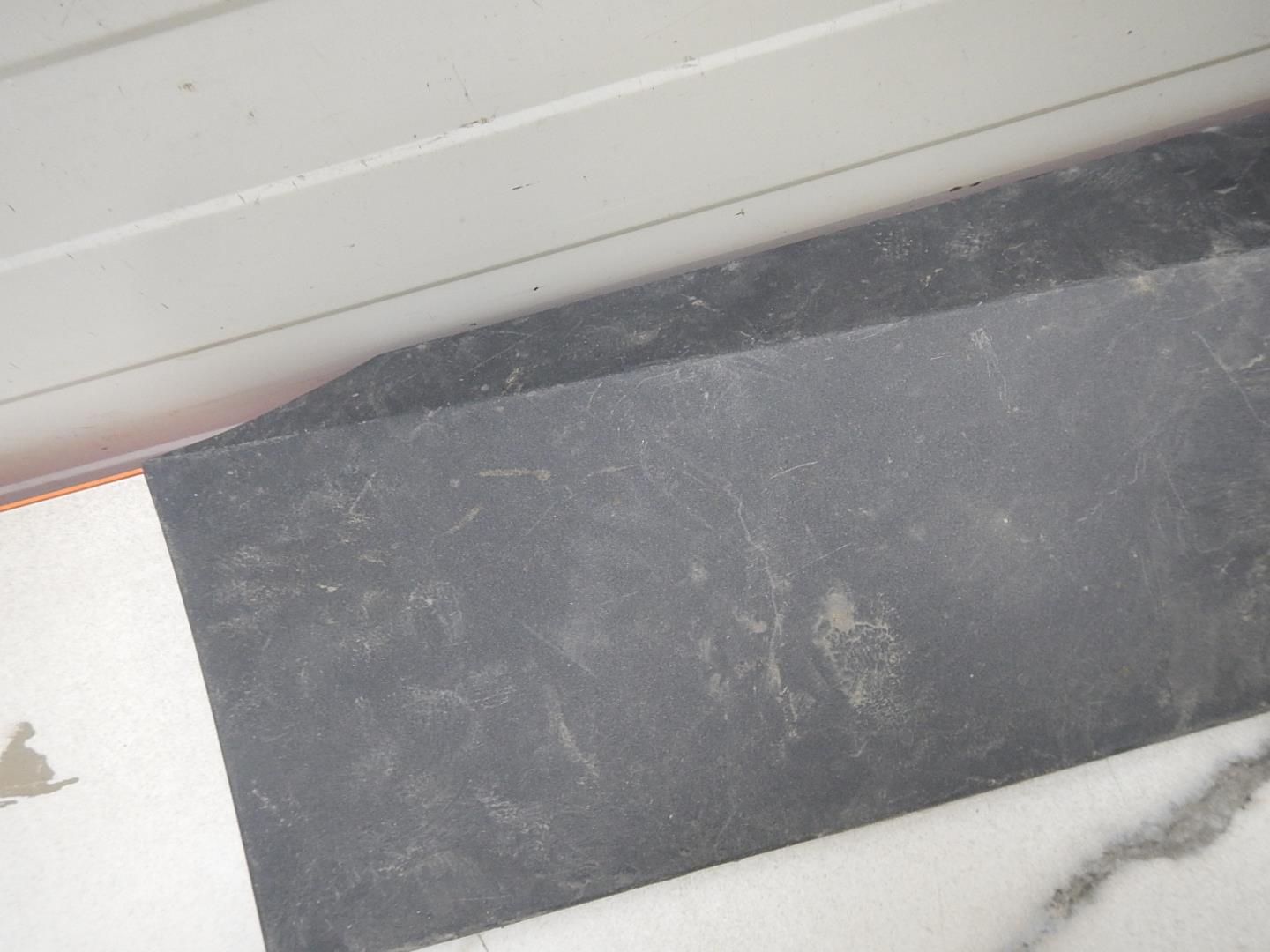 Молдинг задней правой двери