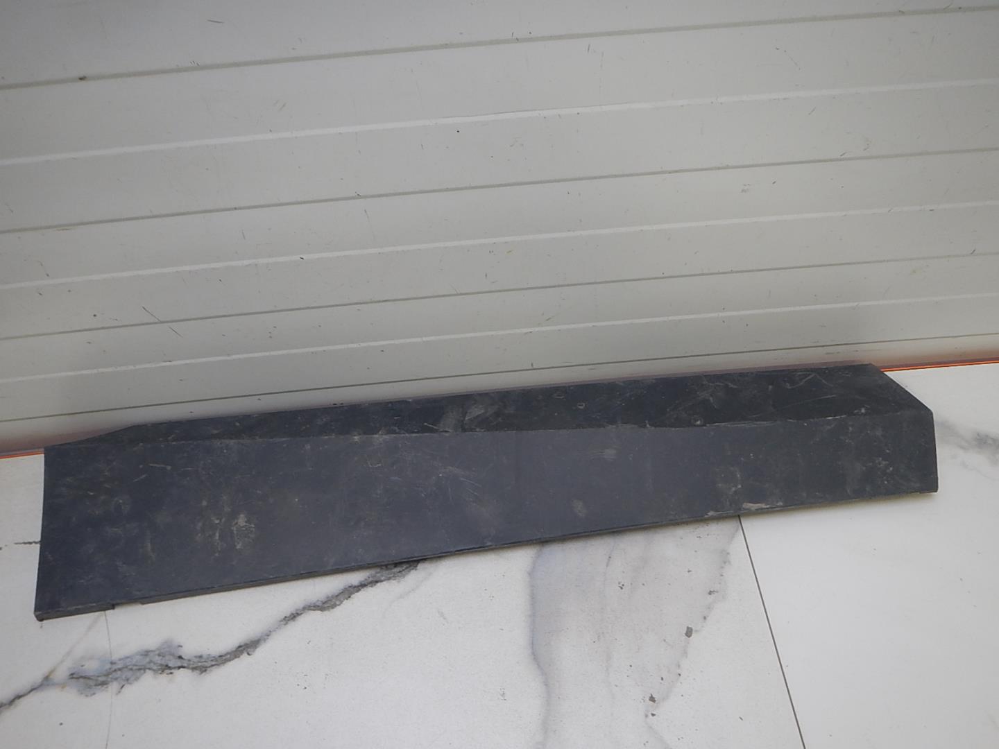 Молдинг задней правой двери