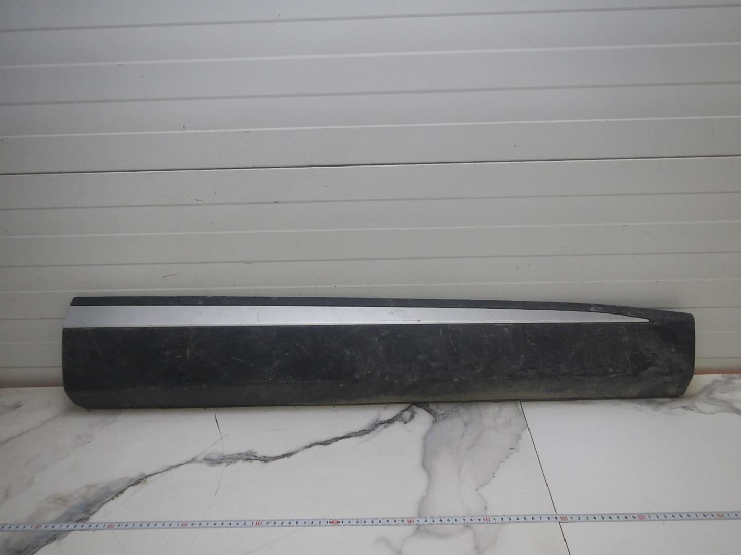 Молдинг передней правой двери