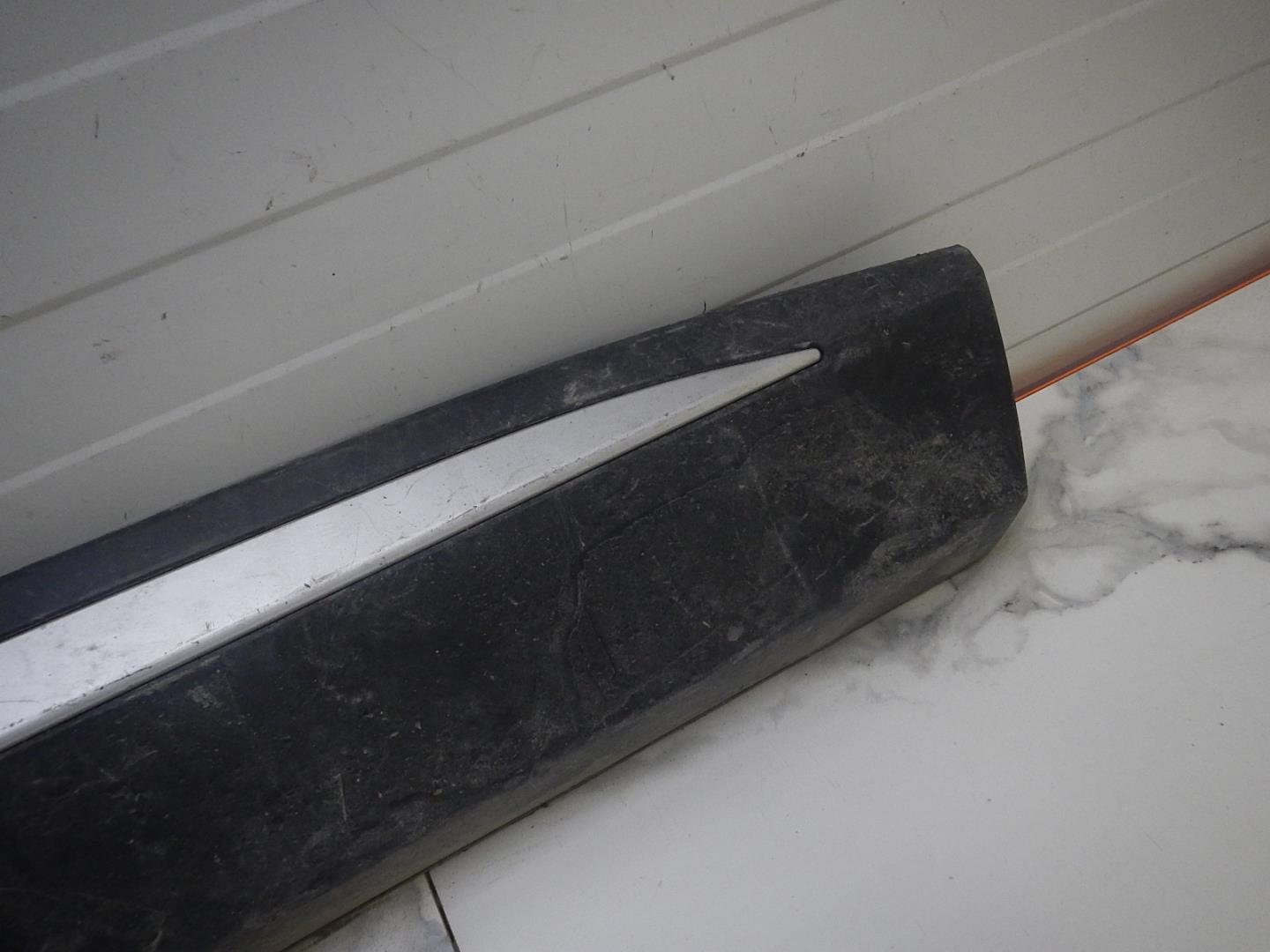 Молдинг передней правой двери