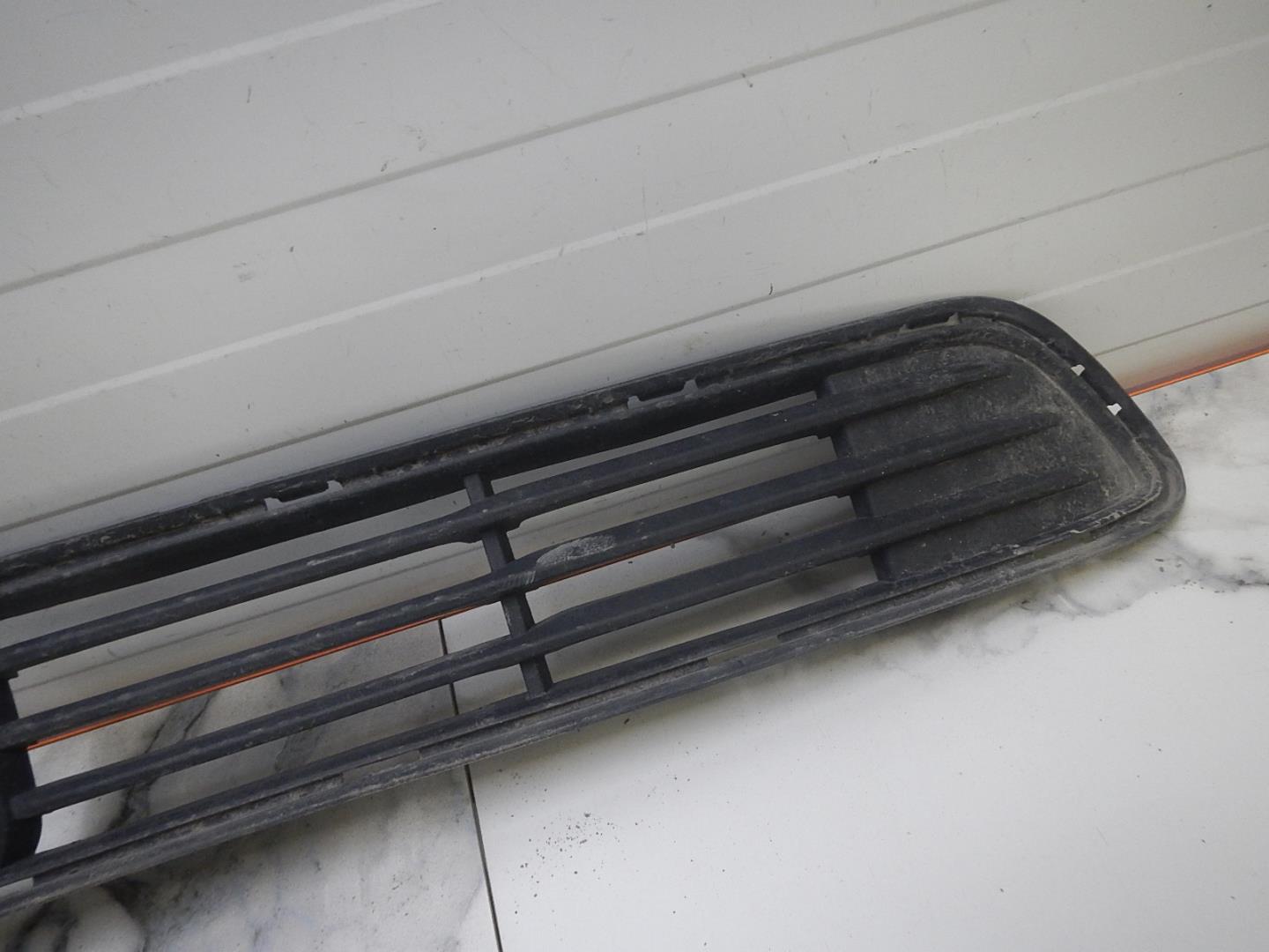 Решетка в бампер центральная