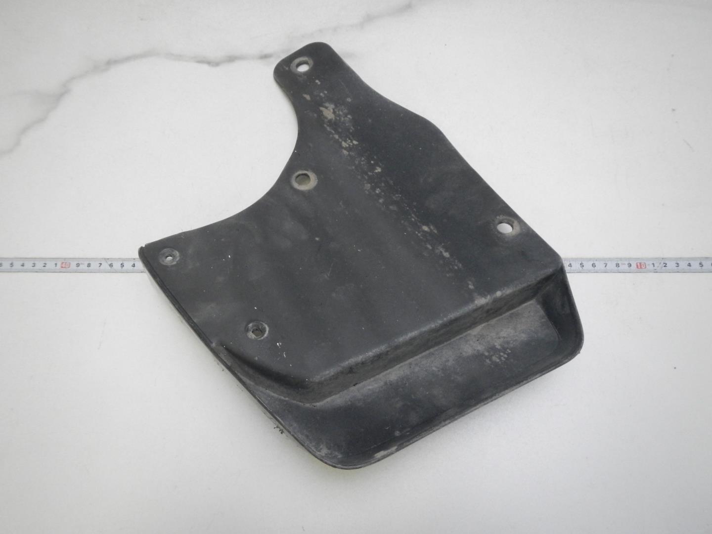 Брызговик задний правый