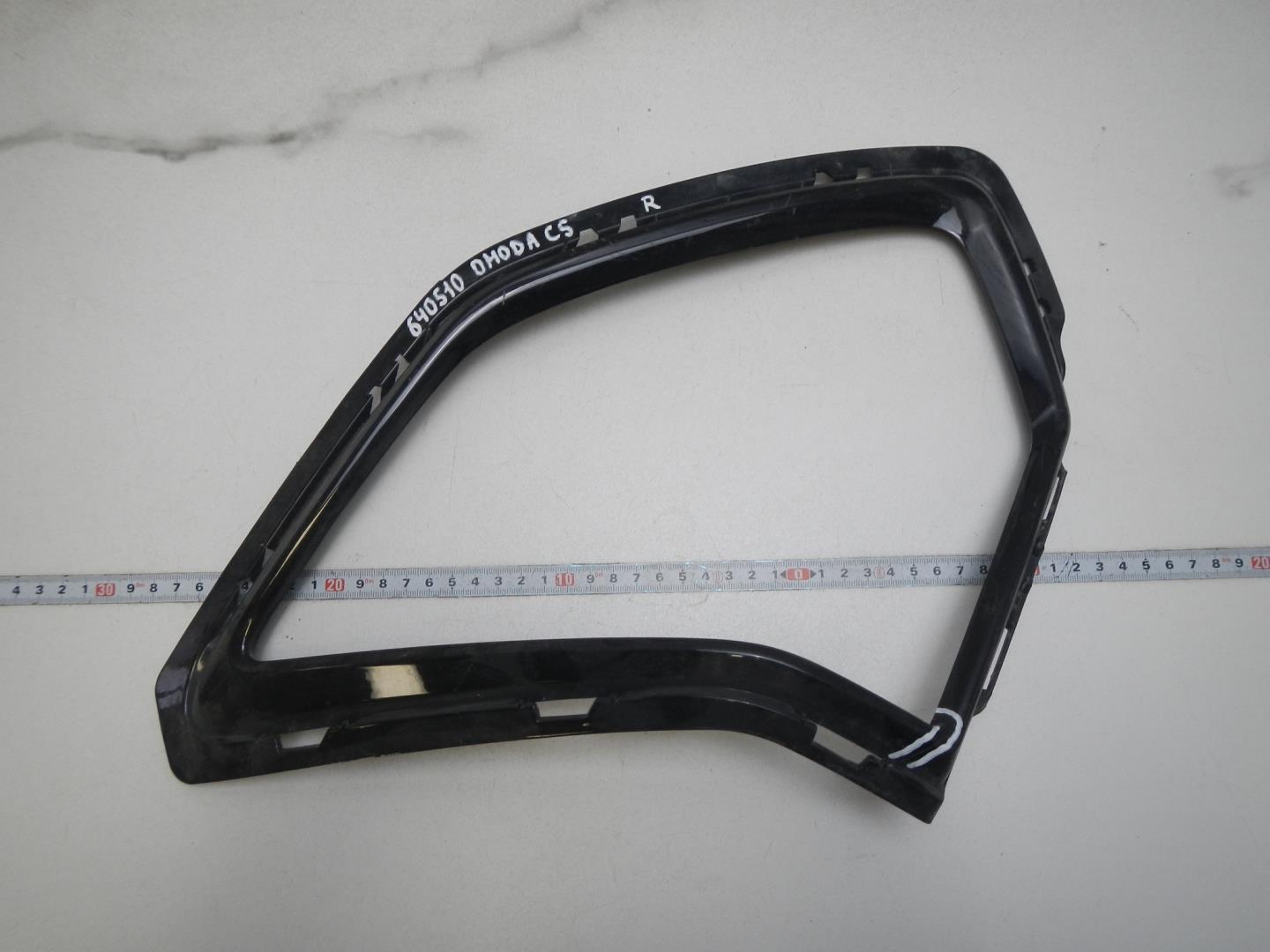 Рамка противотуманной фары правой