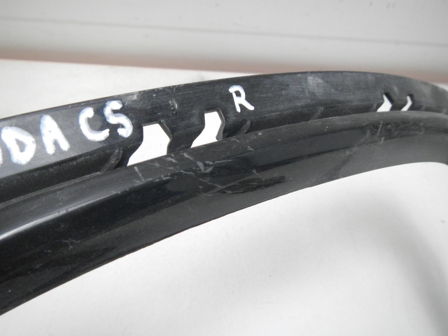 Рамка противотуманной фары правой