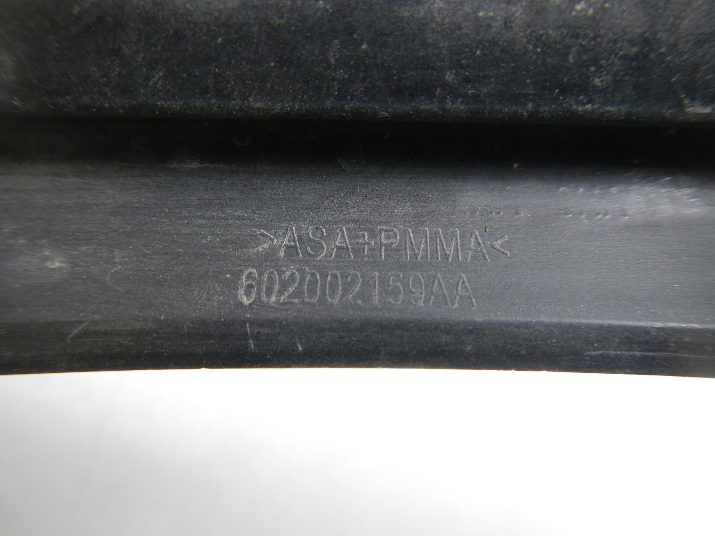 Рамка противотуманной фары правой