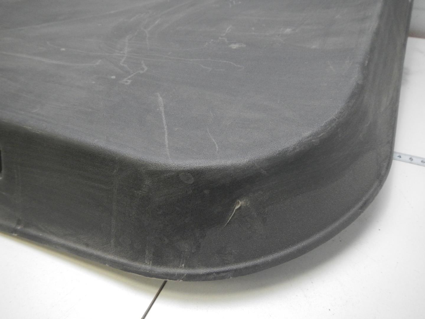 Обшивка двери багажника