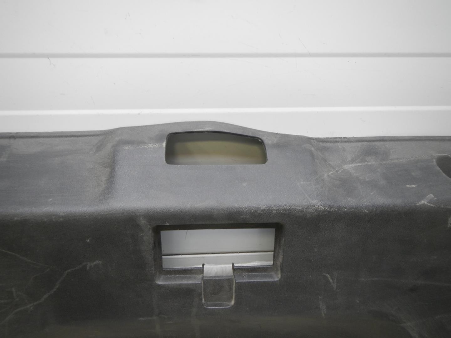 Обшивка двери багажника