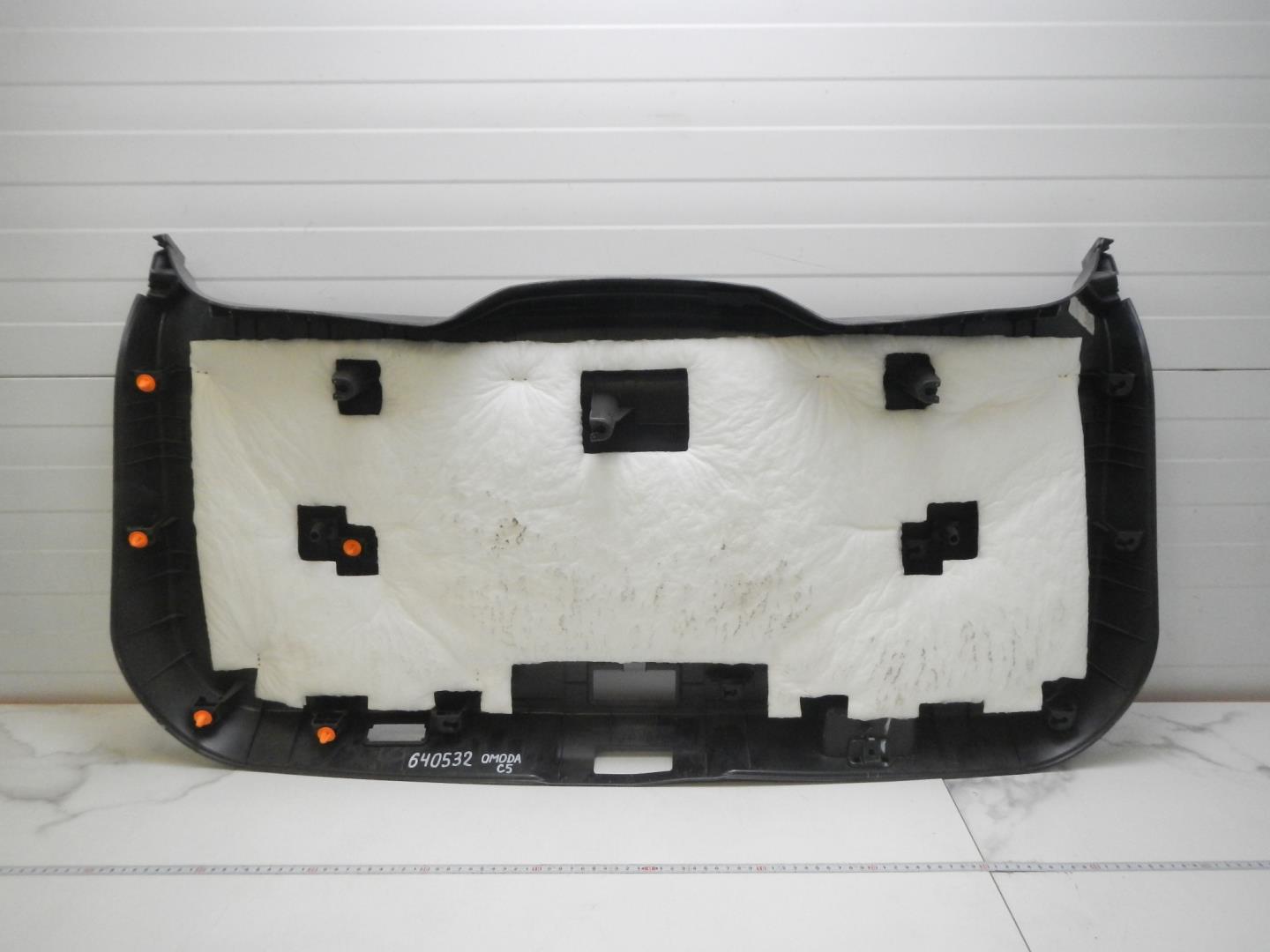 Обшивка двери багажника