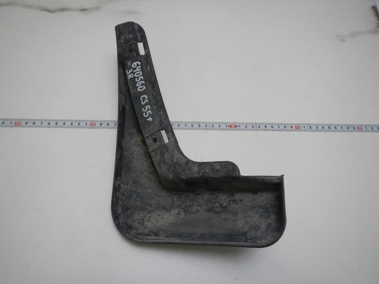 Брызговик задний правый