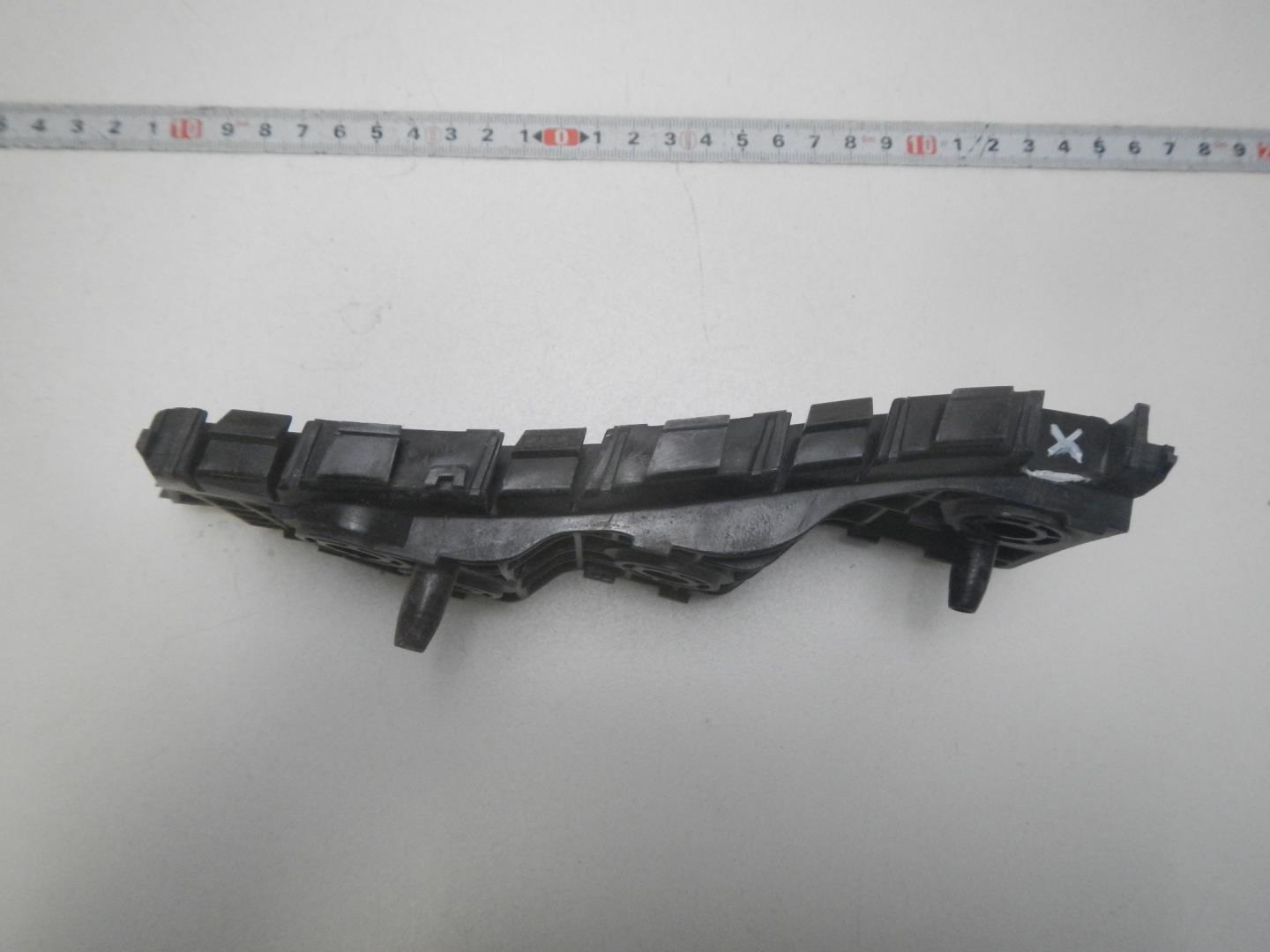 Кронштейн переднего бампера правый