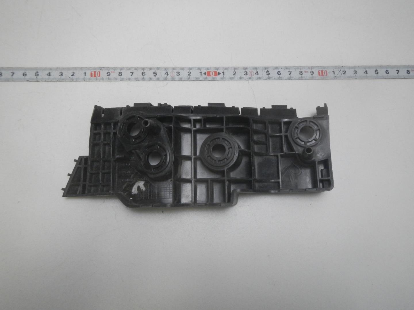 Кронштейн переднего бампера правый