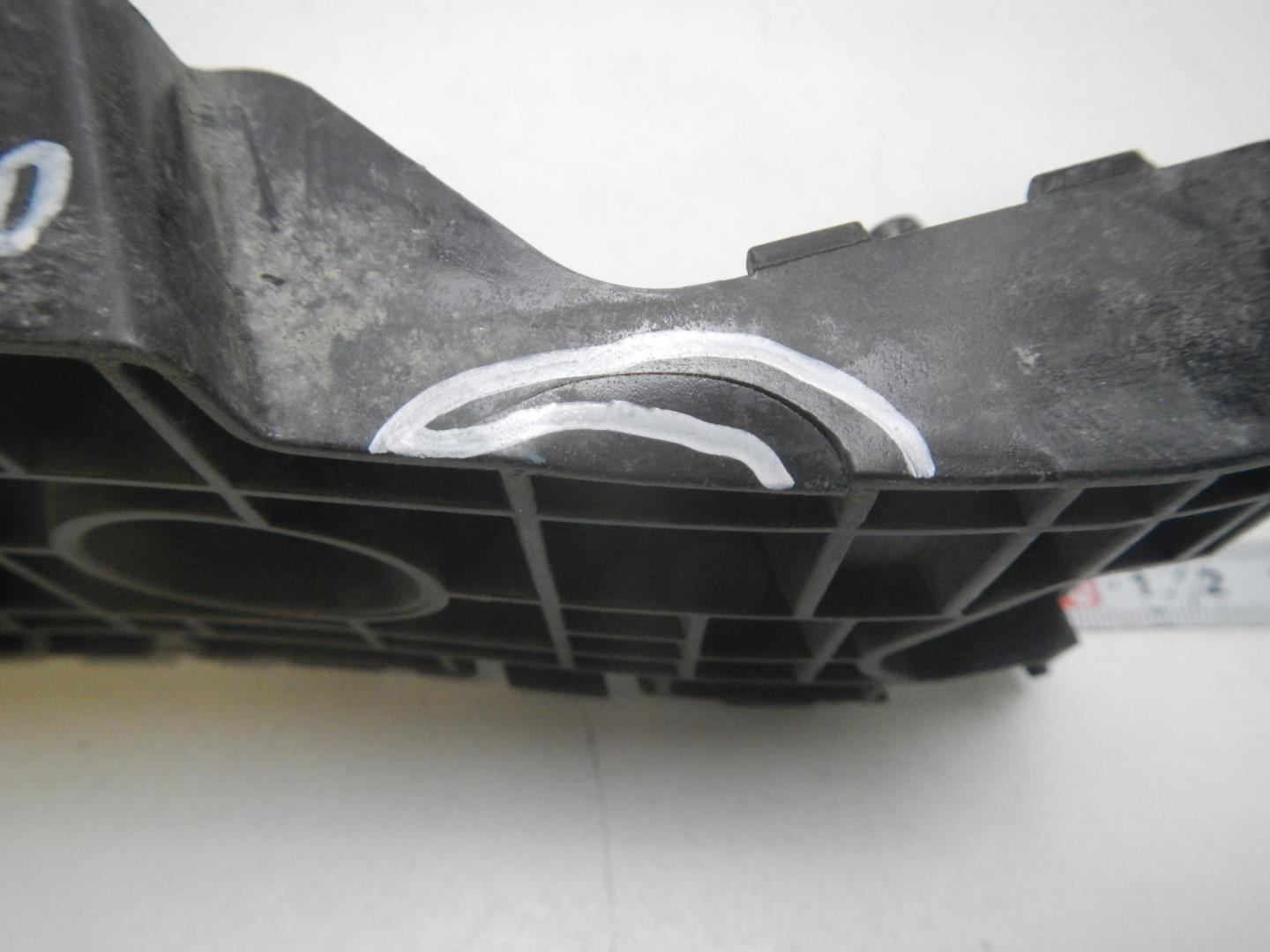 Кронштейн переднего бампера правый