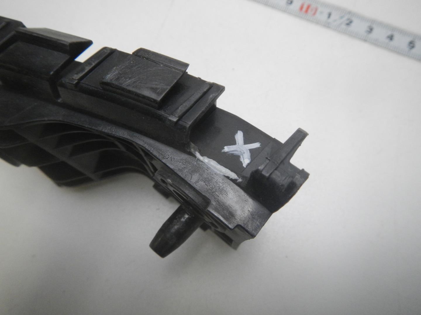 Кронштейн переднего бампера правый