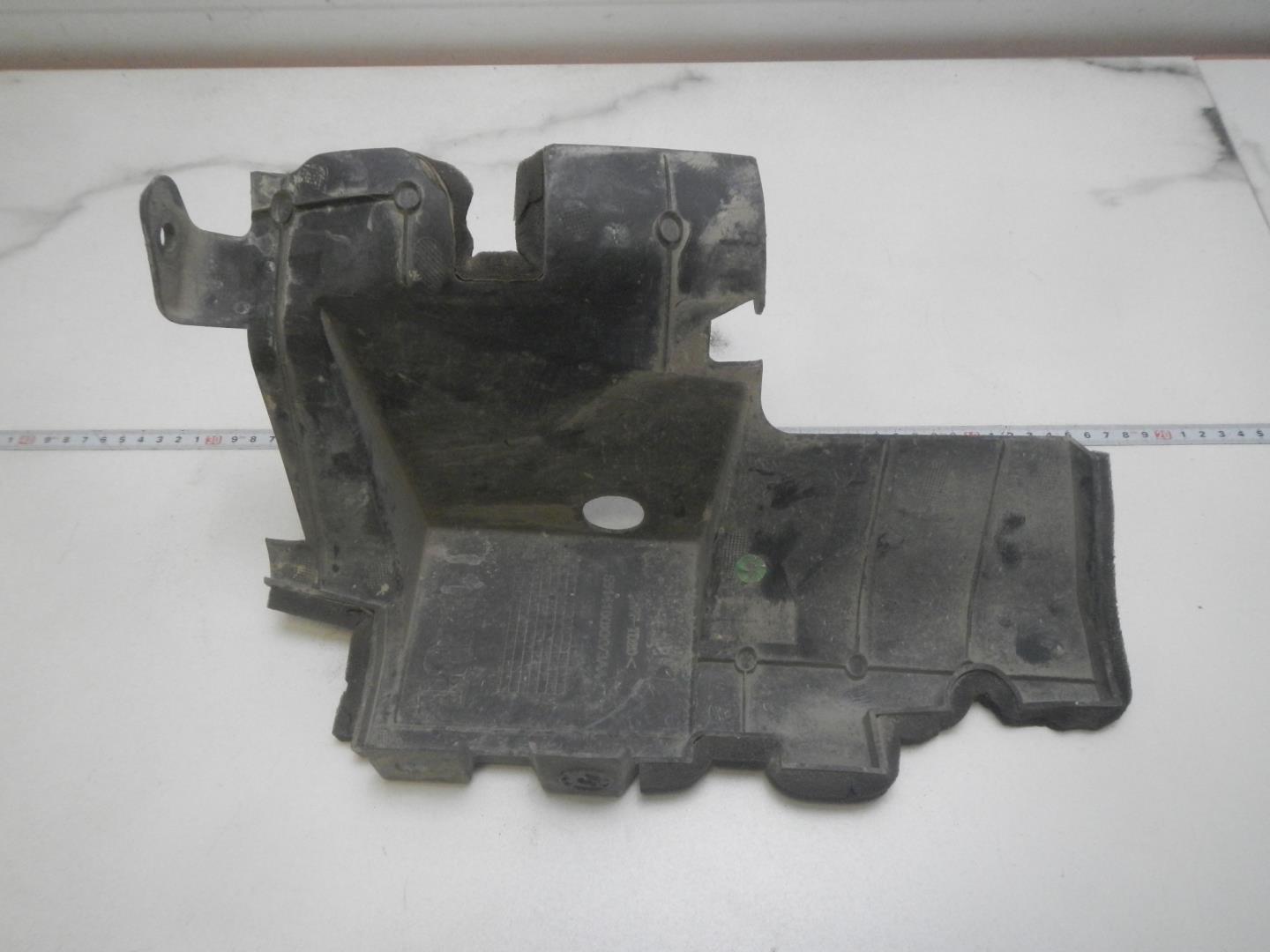 Воздуховод радиатора левый