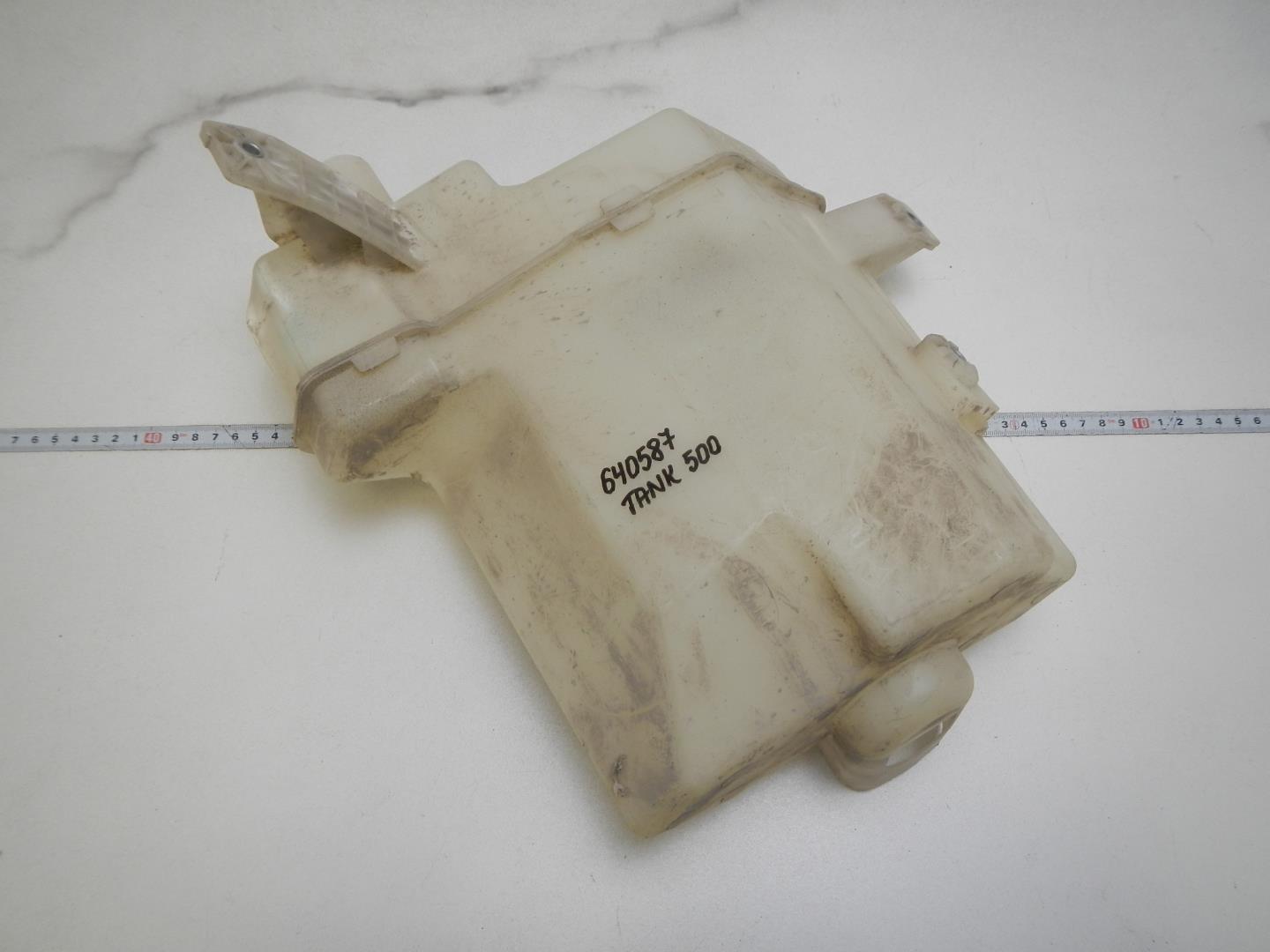 Бачок омывателя лобового стекла