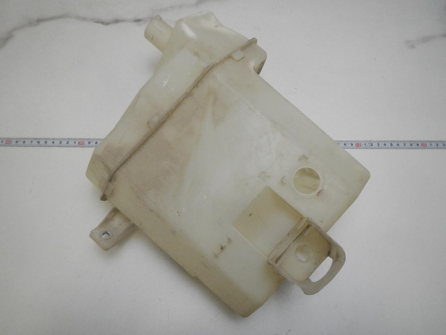 Бачок омывателя лобового стекла