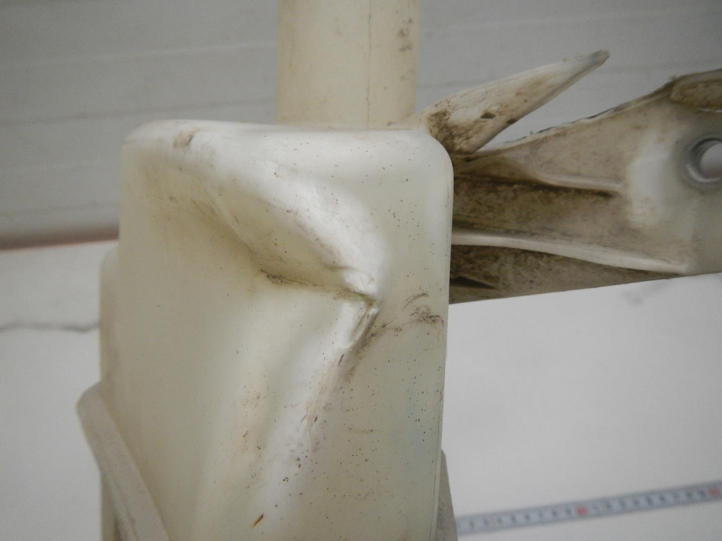 Бачок омывателя лобового стекла