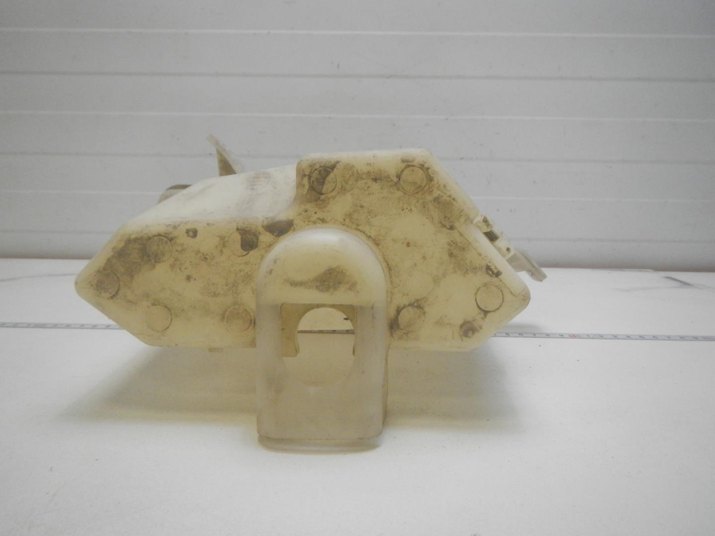 Бачок омывателя лобового стекла