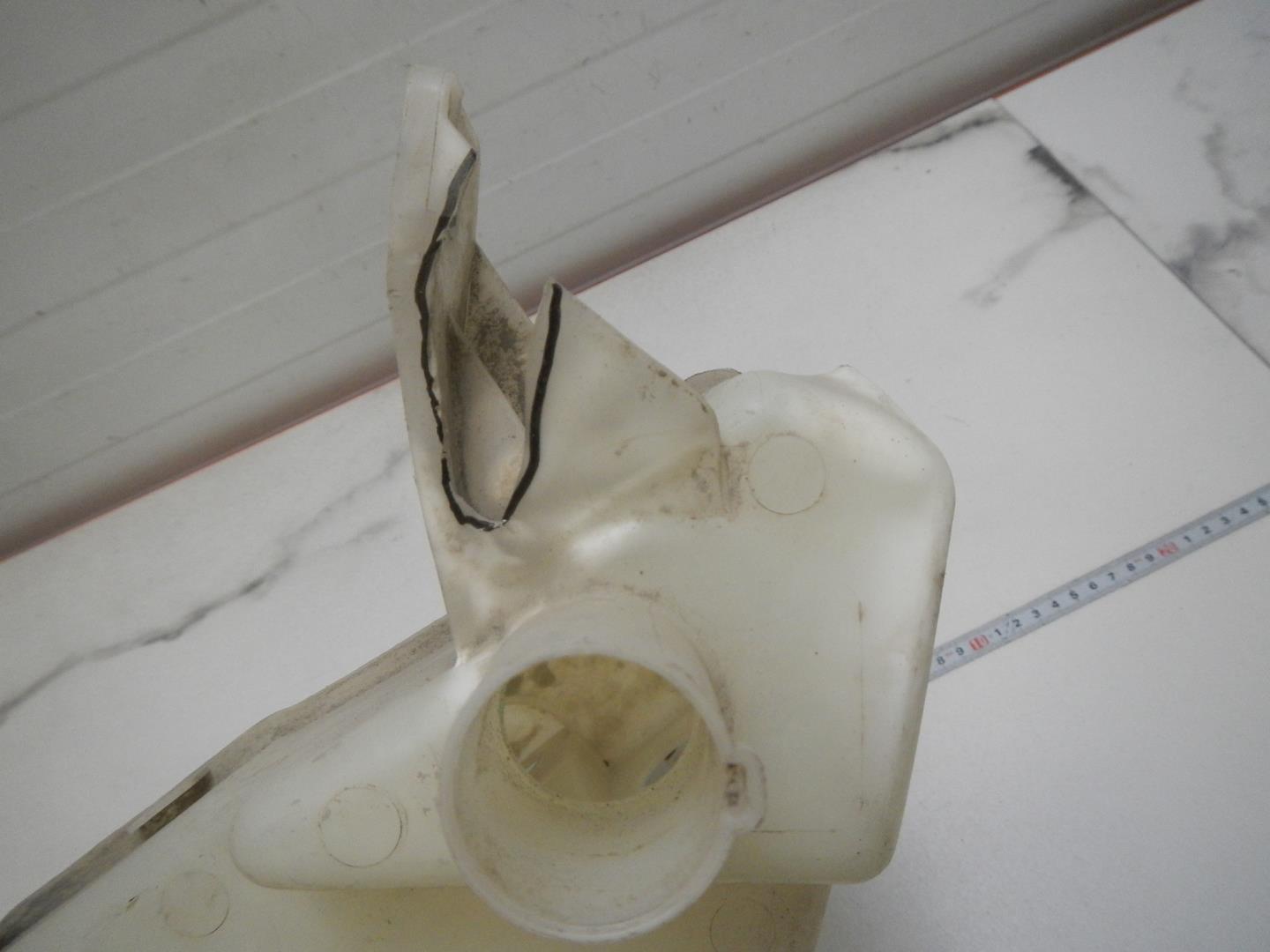 Бачок омывателя лобового стекла