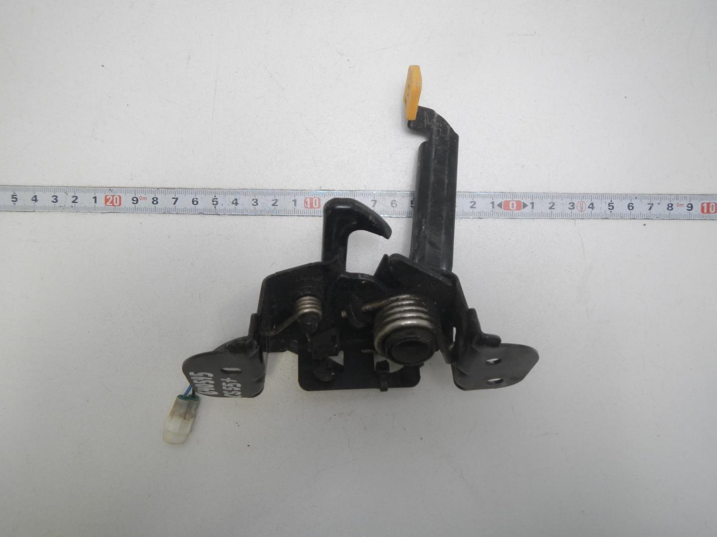 Замок капота