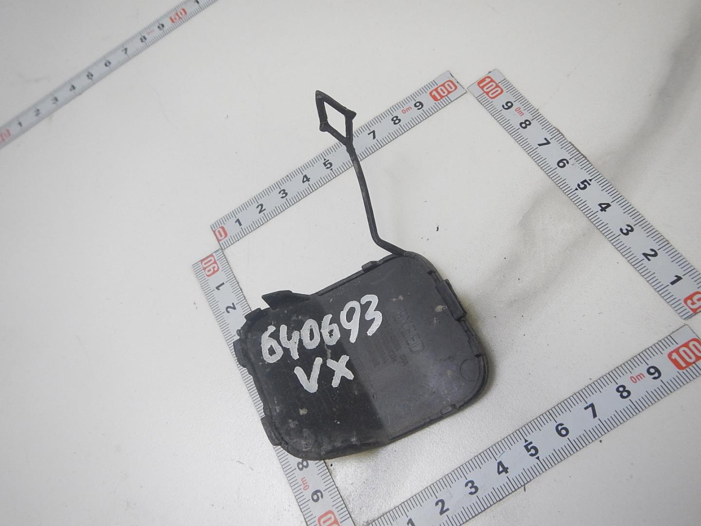 Заглушка буксировочного крюка