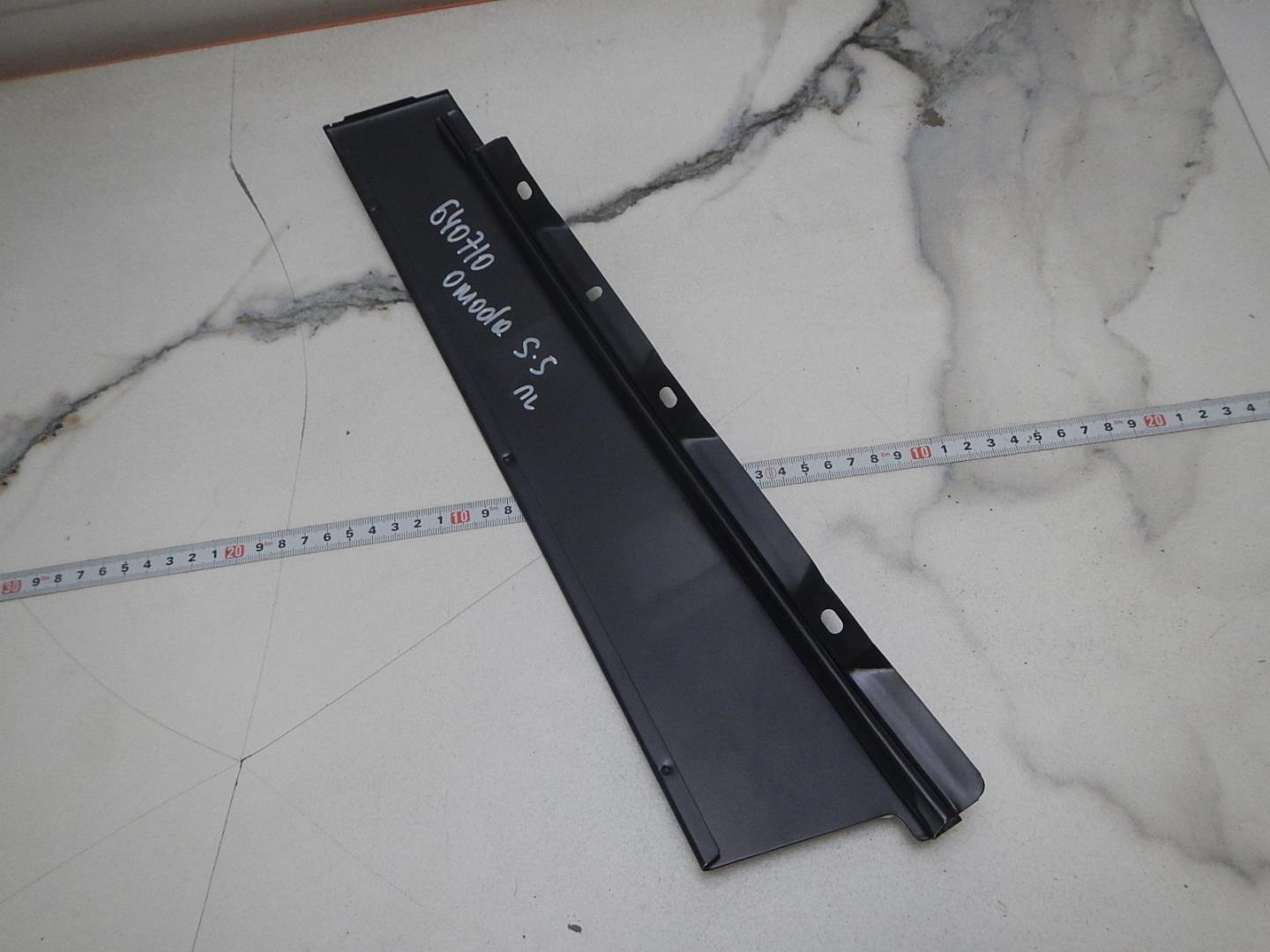 Накладка двери передней левой