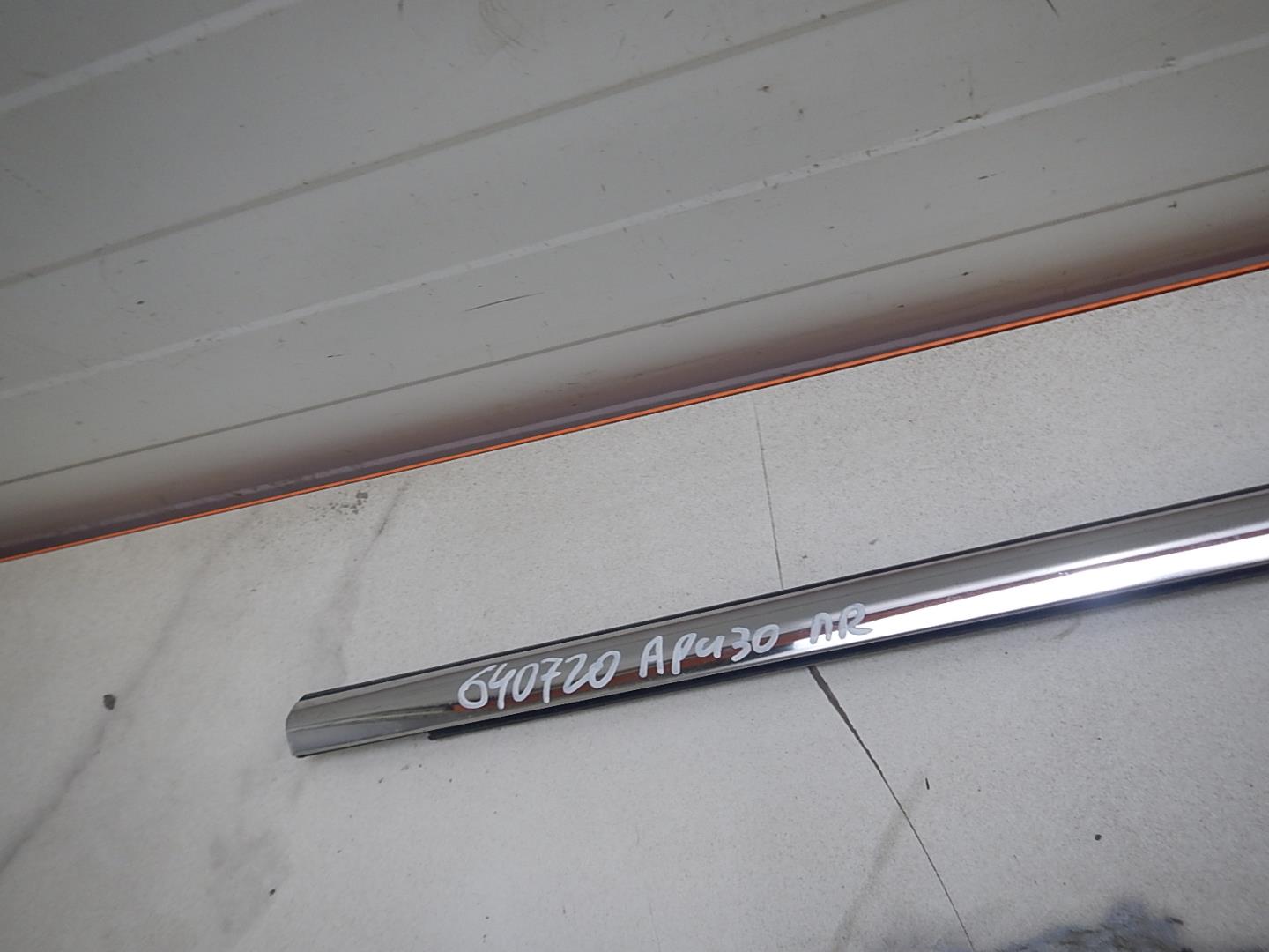 Накладка стекла переднего правого