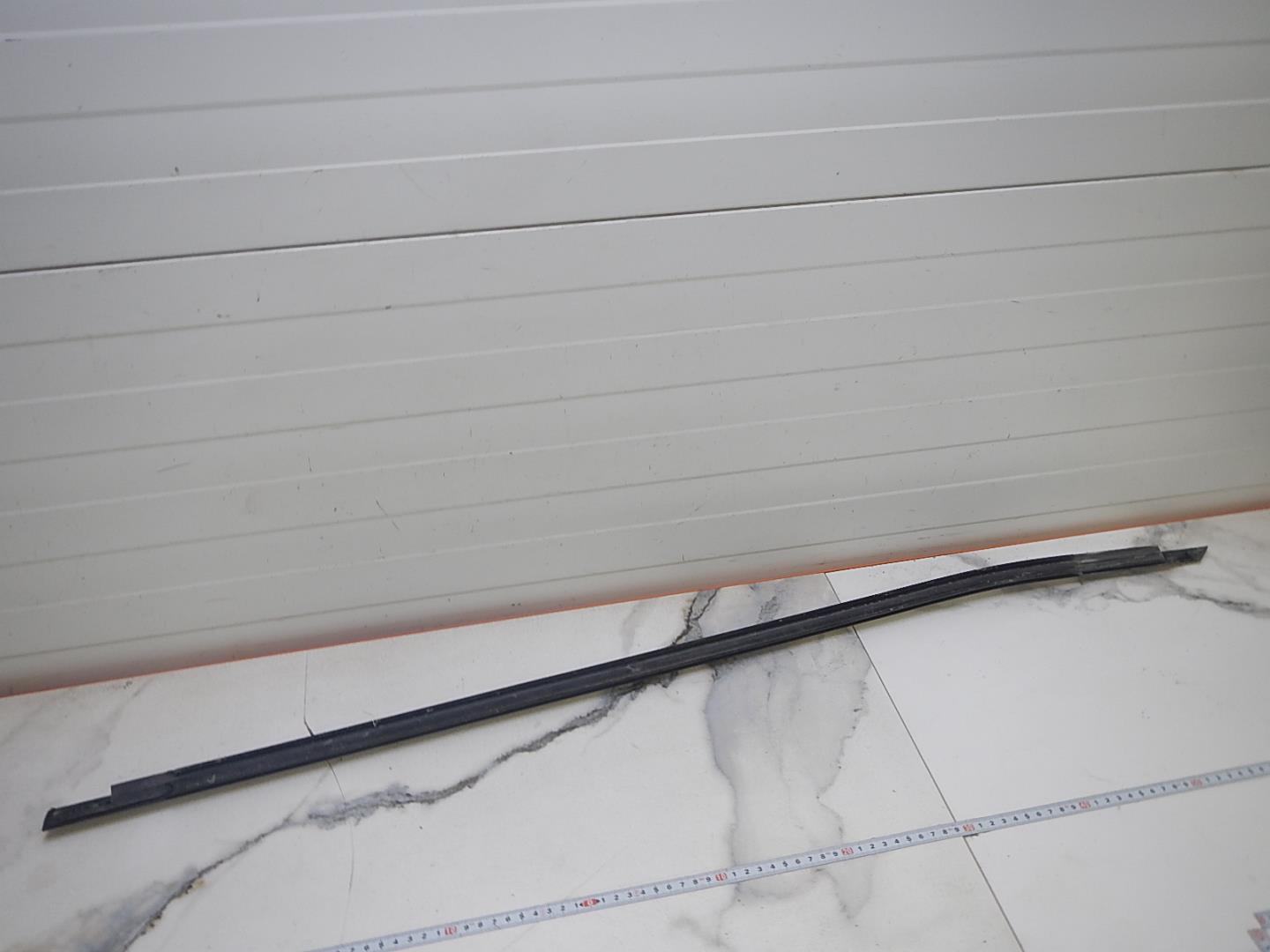 Накладка стекла переднего правого