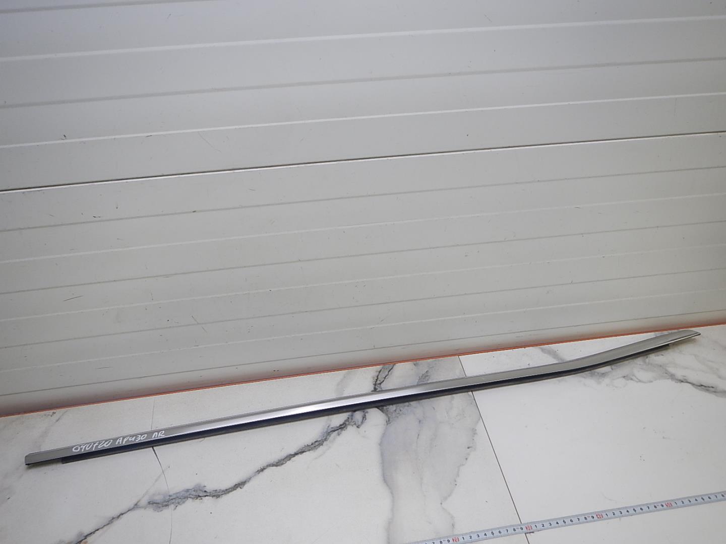 Накладка стекла переднего правого