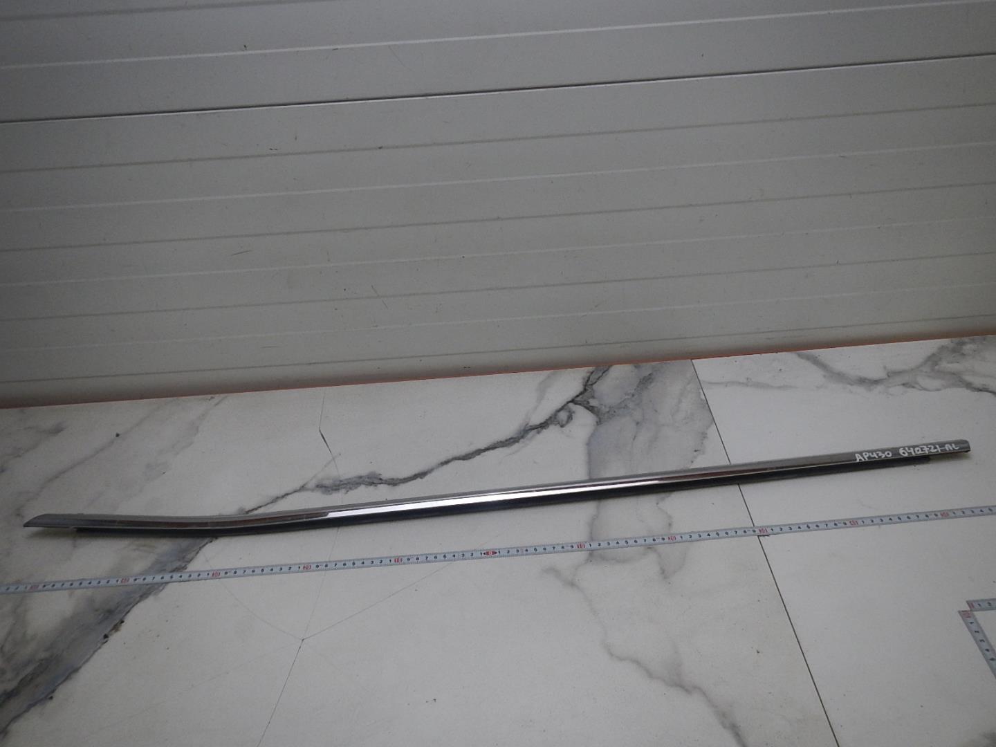 Накладка лобового стекла левая