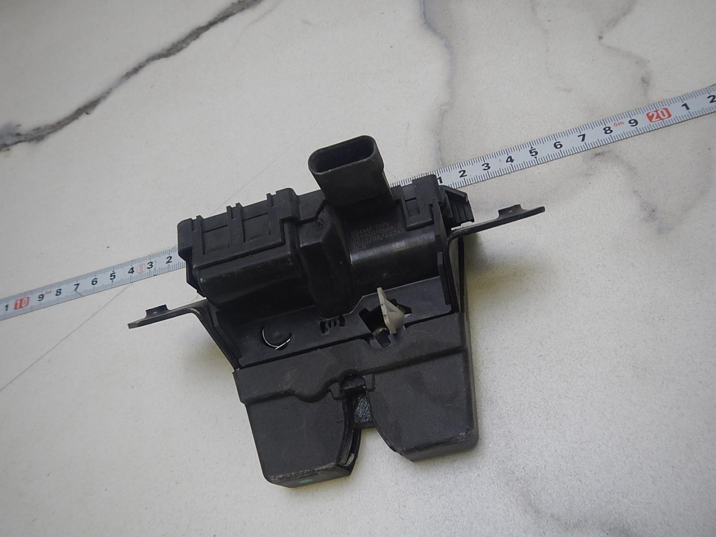 Замок багажника