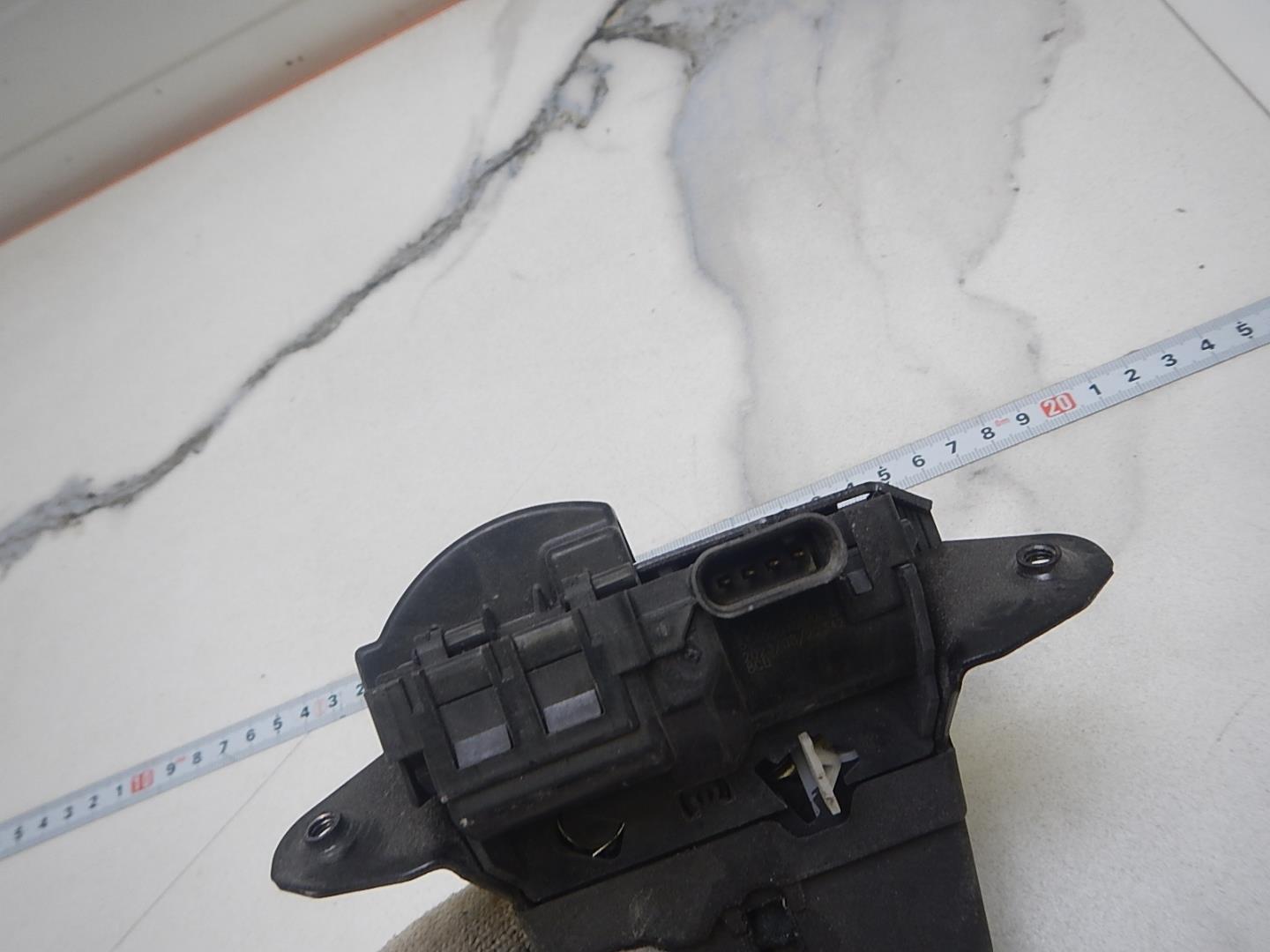 Замок багажника