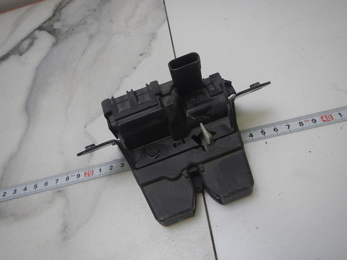 Замок багажника