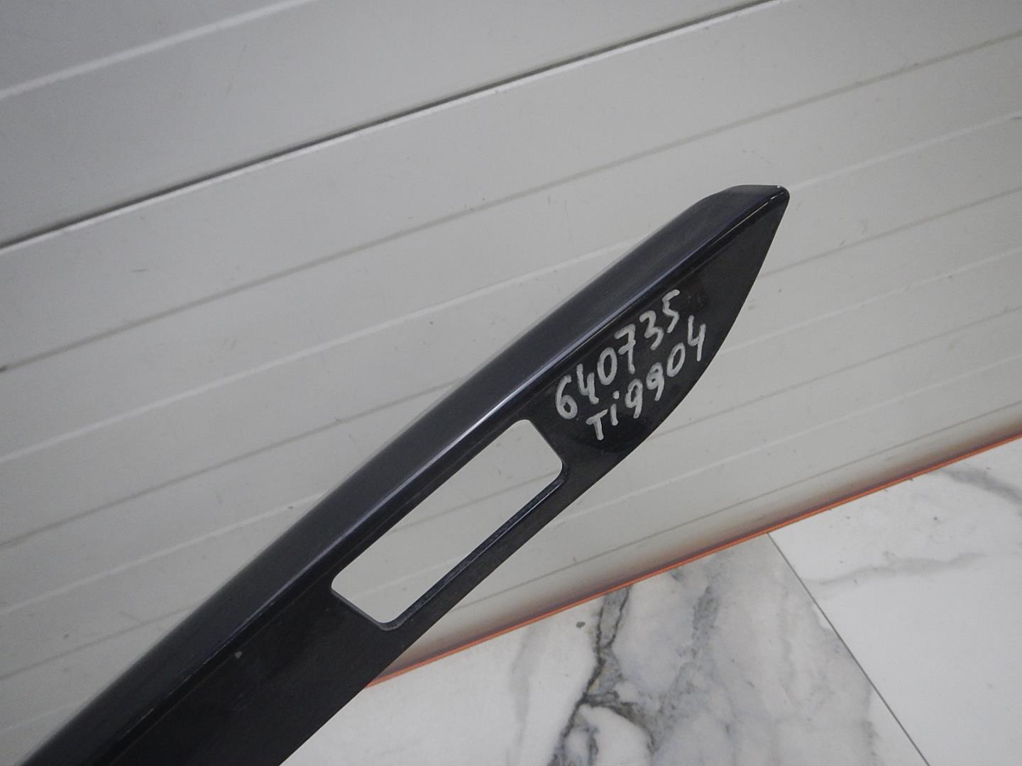 Накладка двери багажника