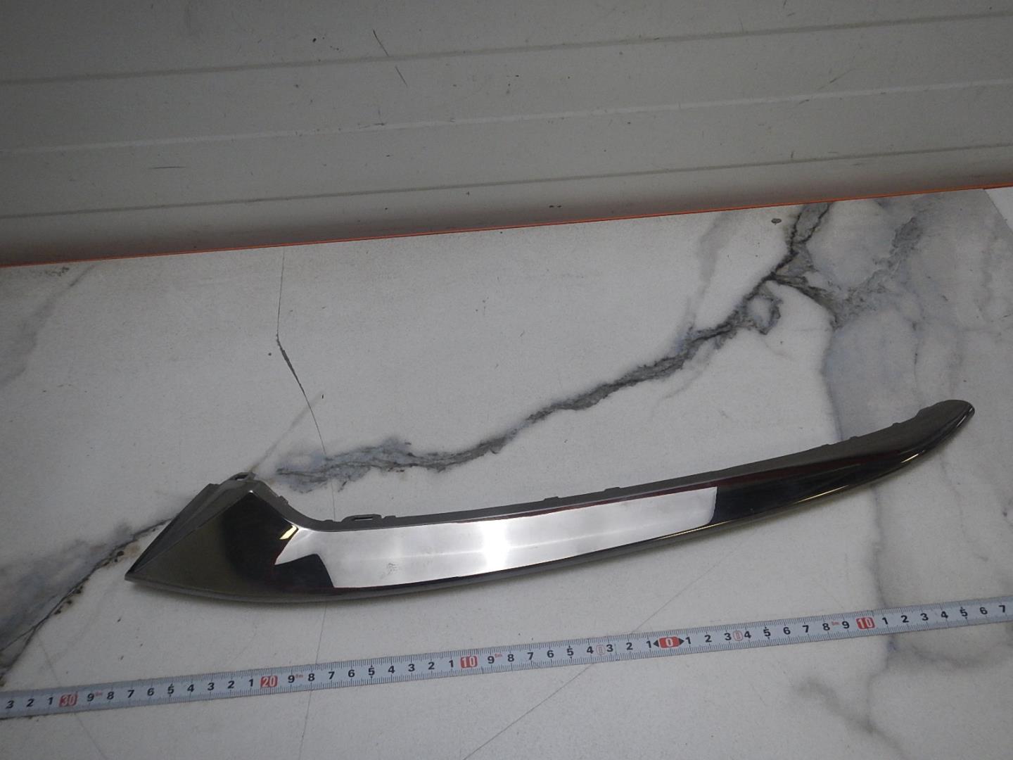 Молдинг переднего бампера левый