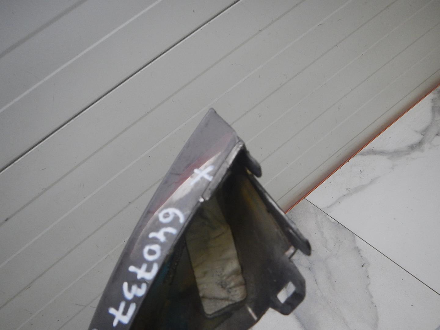 Молдинг переднего бампера правый