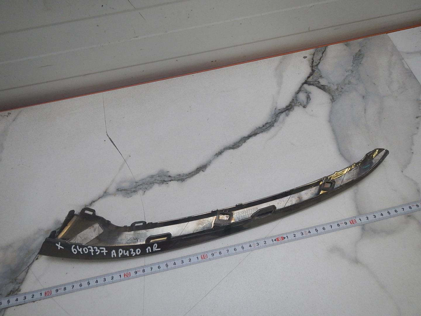 Молдинг переднего бампера правый